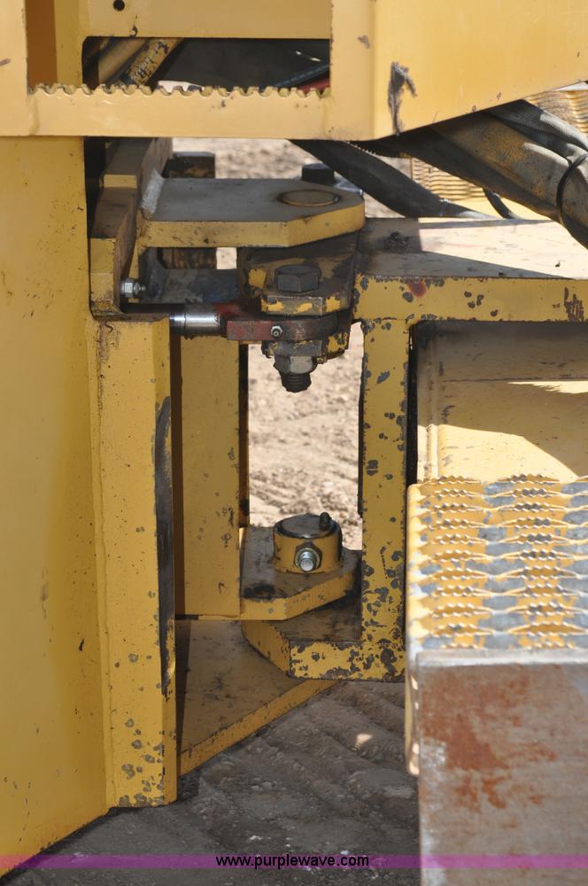 image for item A5972 1990 Caterpillar 433B vibratory roller