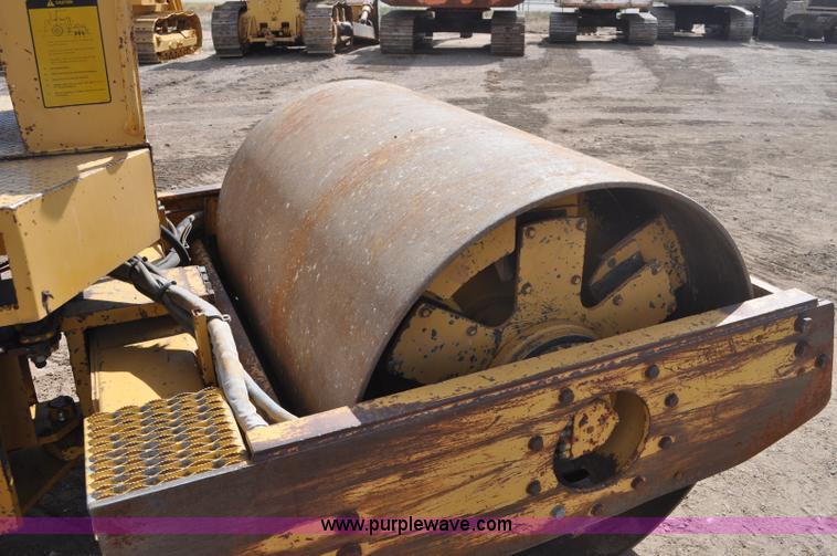 image for item A5972 1990 Caterpillar 433B vibratory roller