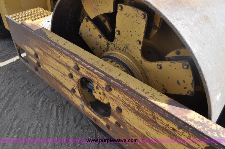 image for item A5972 1990 Caterpillar 433B vibratory roller