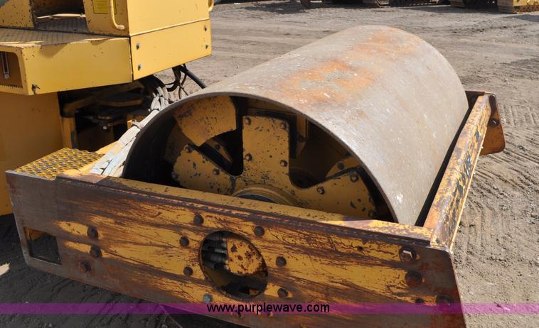 image for item A5972 1990 Caterpillar 433B vibratory roller