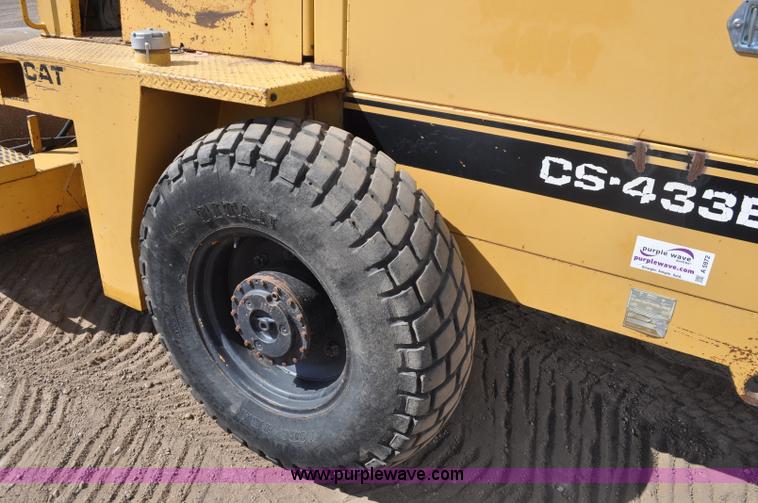 image for item A5972 1990 Caterpillar 433B vibratory roller