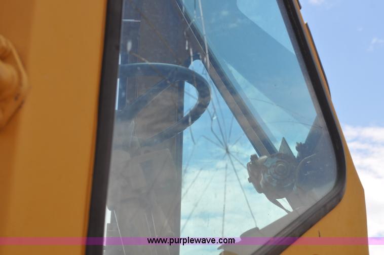 image for item A5974 1973 Caterpillar 950 wheel loader