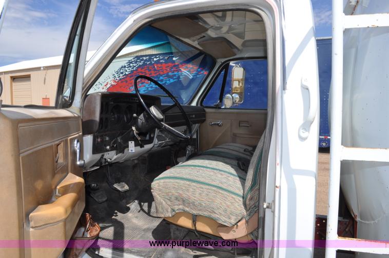 image for item A5975 1986 GMC 7000 fuel truck