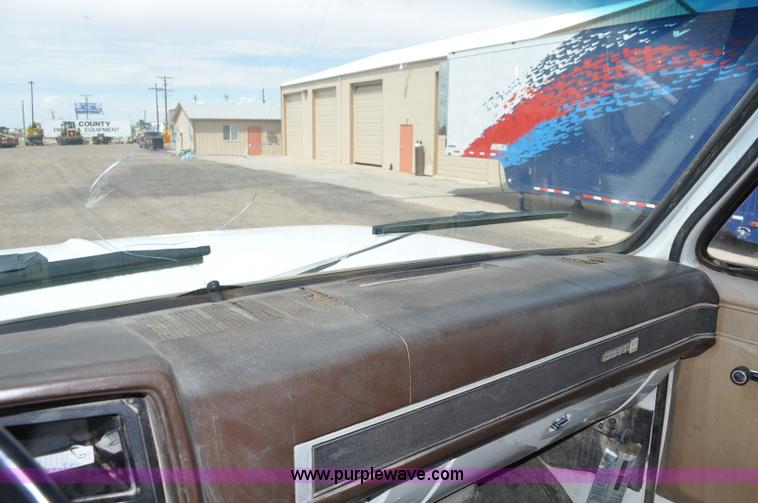 image for item A5975 1986 GMC 7000 fuel truck