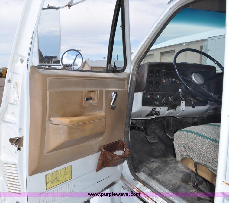 image for item A5975 1986 GMC 7000 fuel truck