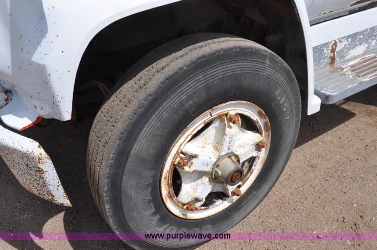 image for item A5975 1986 GMC 7000 fuel truck