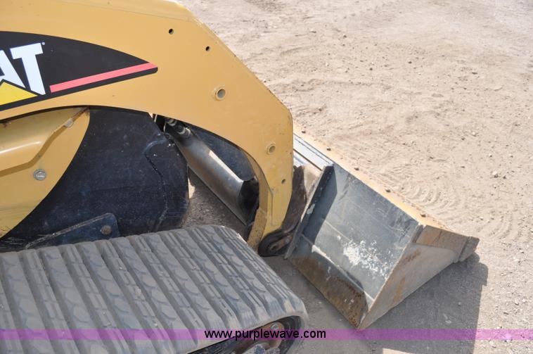 image for item A5976 2005 Caterpillar 267B track skid steer