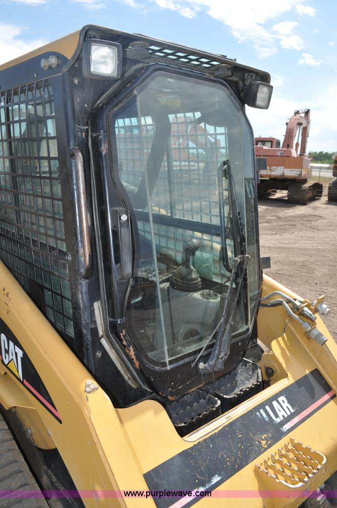 image for item A5976 2005 Caterpillar 267B track skid steer