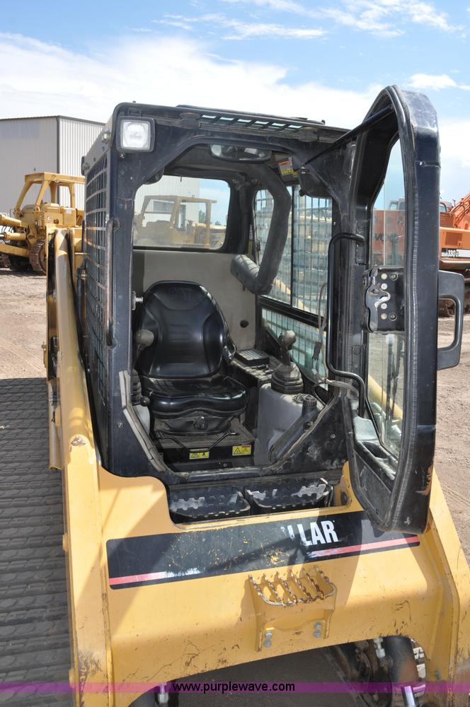 image for item A5976 2005 Caterpillar 267B track skid steer