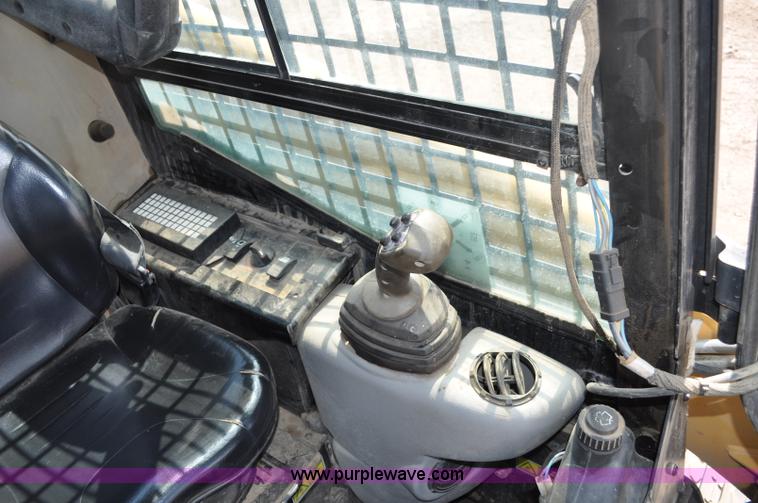 image for item A5976 2005 Caterpillar 267B track skid steer