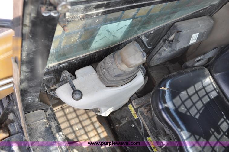 image for item A5976 2005 Caterpillar 267B track skid steer