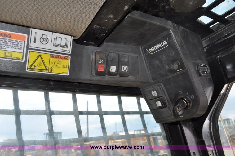 image for item A5976 2005 Caterpillar 267B track skid steer
