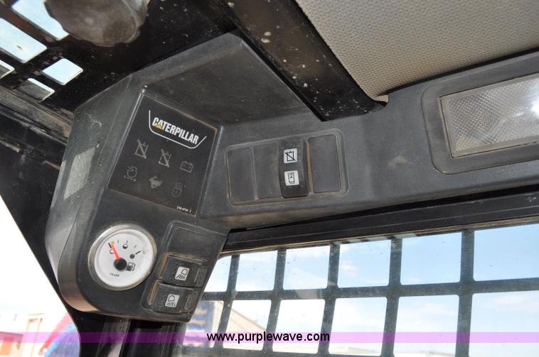 image for item A5976 2005 Caterpillar 267B track skid steer