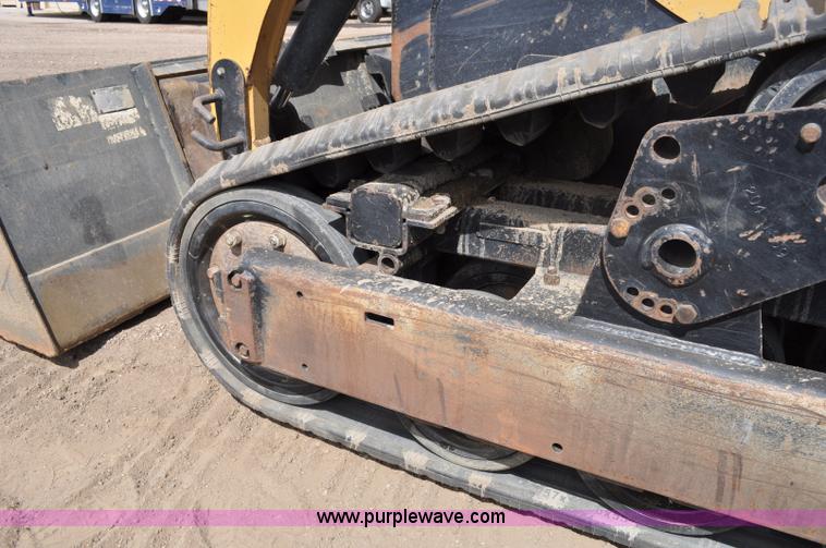 image for item A5976 2005 Caterpillar 267B track skid steer