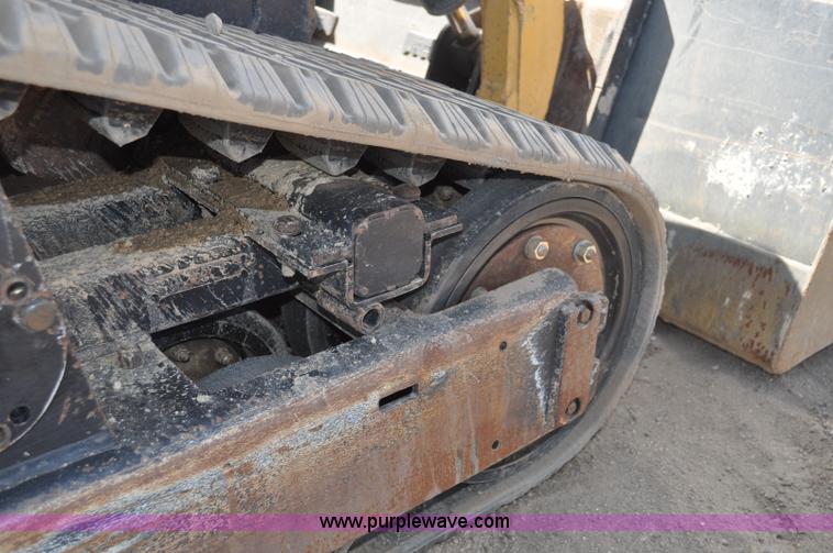 image for item A5976 2005 Caterpillar 267B track skid steer