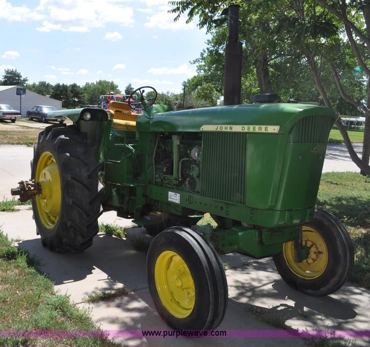 image for item A5960 1972 John Deere 4620 tractor
