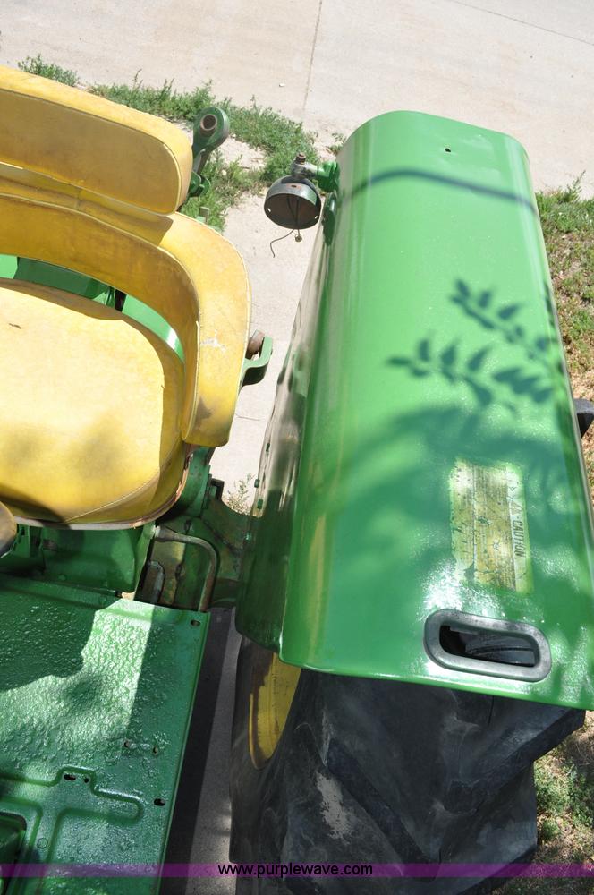 image for item A5960 1972 John Deere 4620 tractor