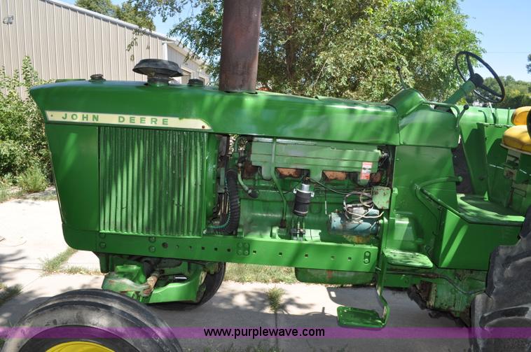 image for item A5960 1972 John Deere 4620 tractor