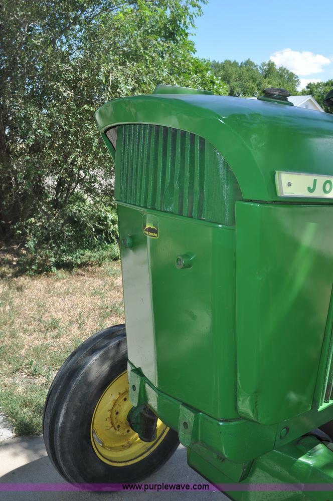 image for item A5960 1972 John Deere 4620 tractor