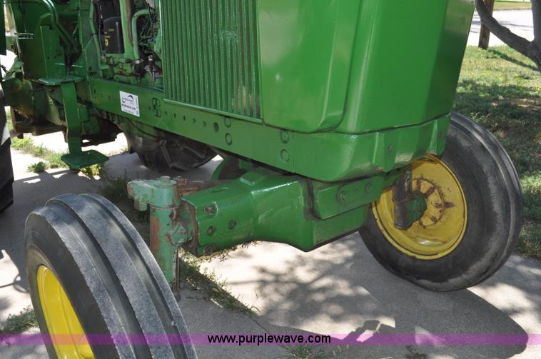 image for item A5960 1972 John Deere 4620 tractor