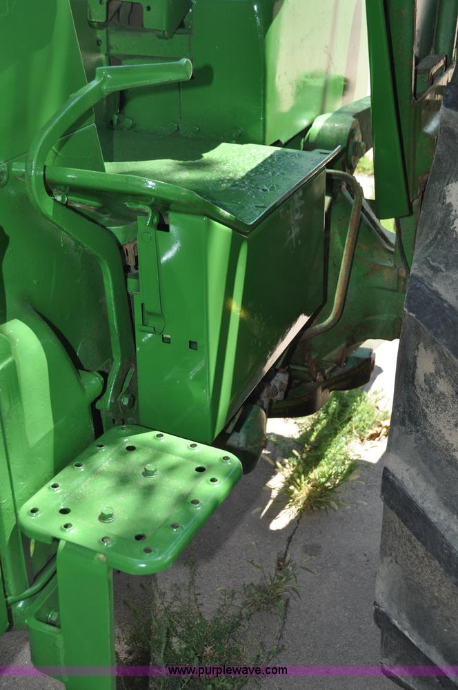 image for item A5960 1972 John Deere 4620 tractor