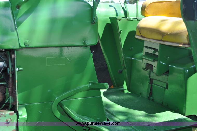 image for item A5960 1972 John Deere 4620 tractor