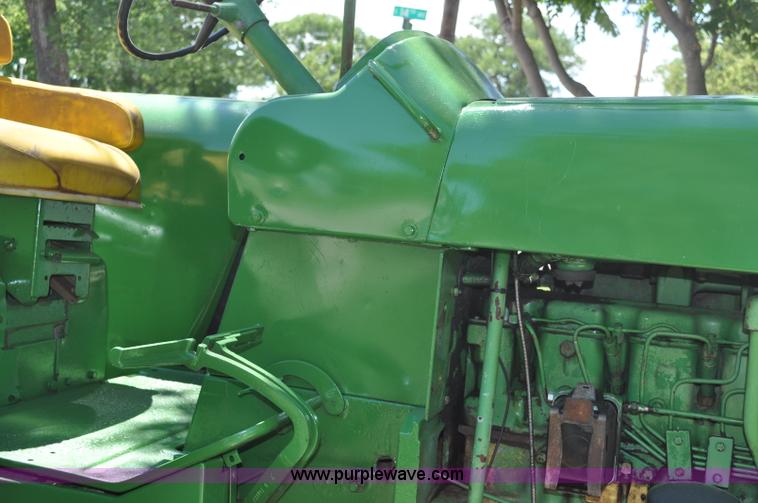 image for item A5960 1972 John Deere 4620 tractor