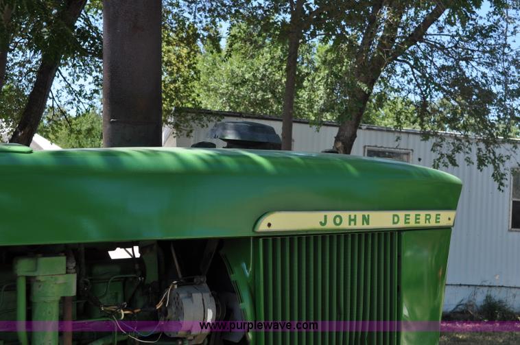 image for item A5960 1972 John Deere 4620 tractor