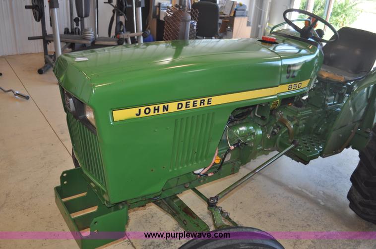 image for item A5964 1979 John Deere 850 tractor