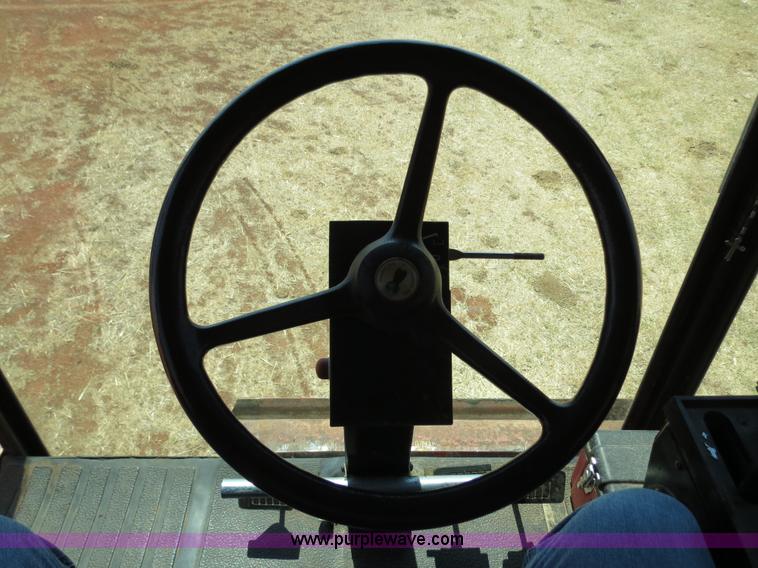 image for item B2462 1993 Case IH 1688 combine