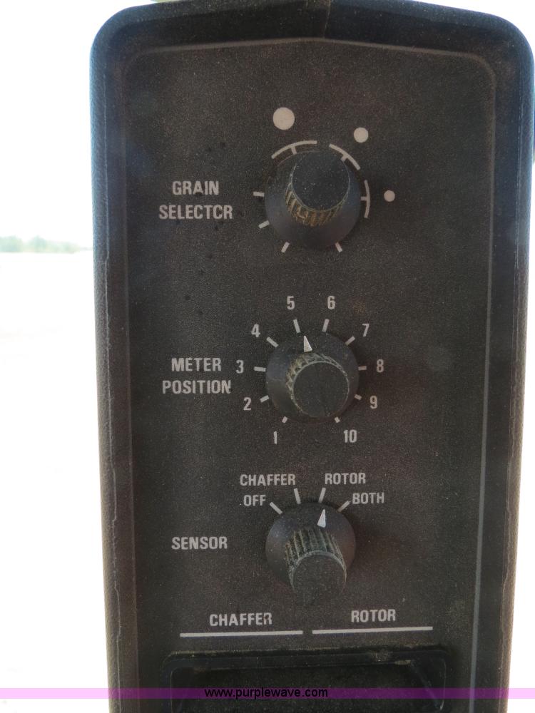 image for item B2462 1993 Case IH 1688 combine