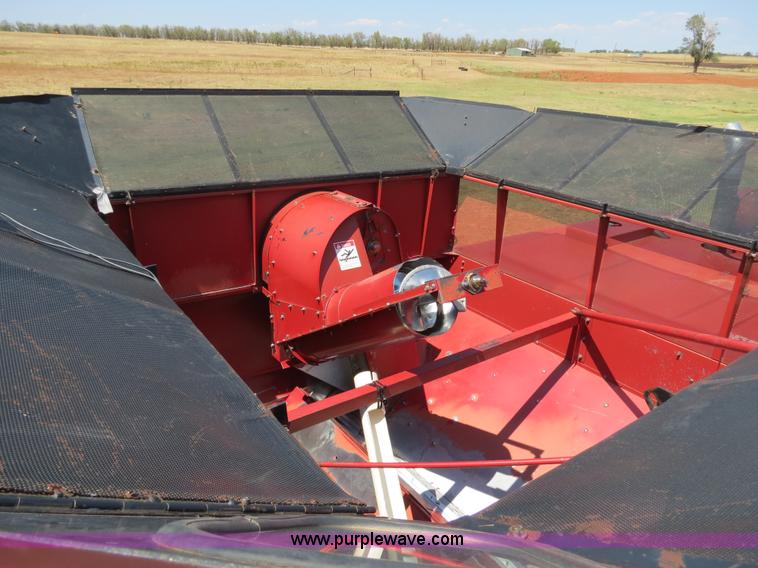 image for item B2462 1993 Case IH 1688 combine