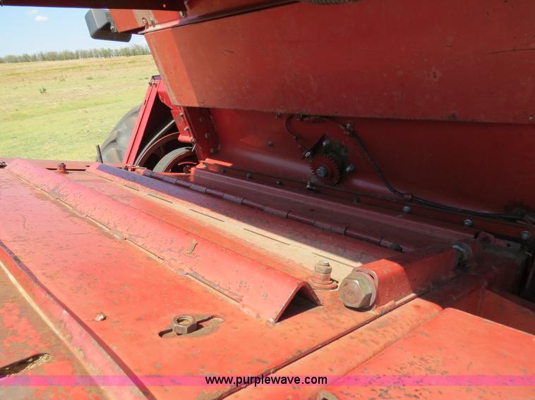 image for item B2462 1993 Case IH 1688 combine