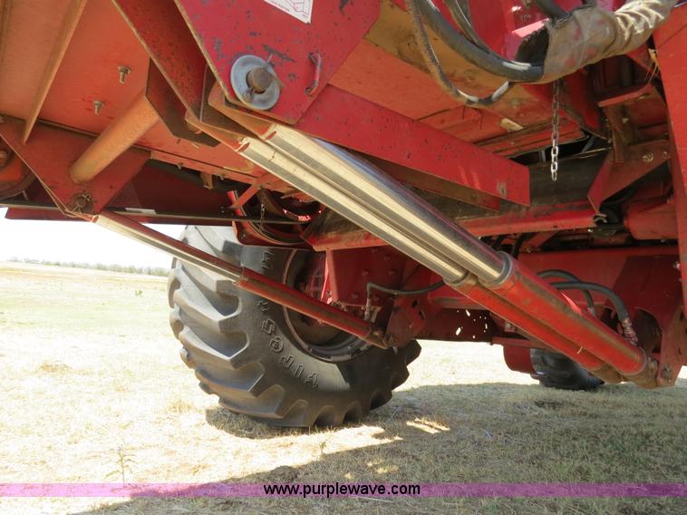 image for item B2462 1993 Case IH 1688 combine