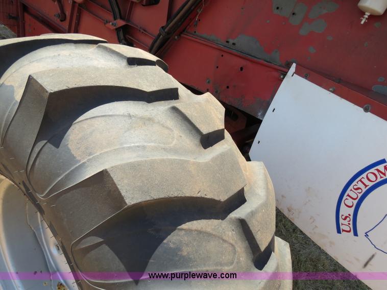 image for item B2462 1993 Case IH 1688 combine