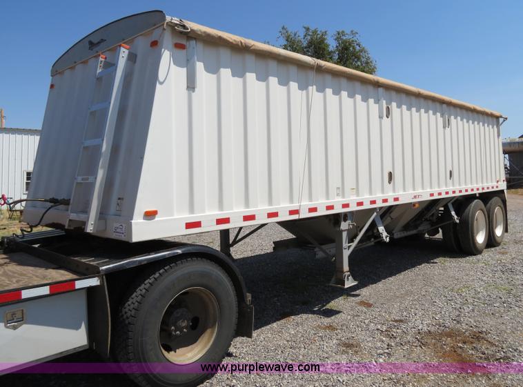 image for item B2463 2007 Jet double hopper grain trailer