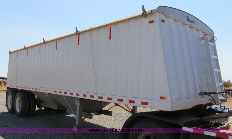 image for item B2463 2007 Jet double hopper grain trailer