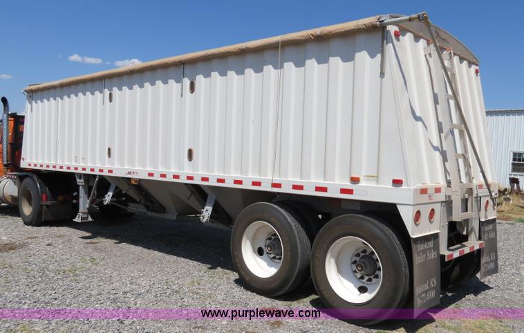 image for item B2463 2007 Jet double hopper grain trailer