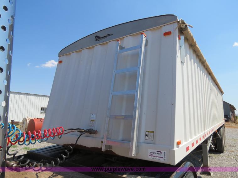 image for item B2463 2007 Jet double hopper grain trailer