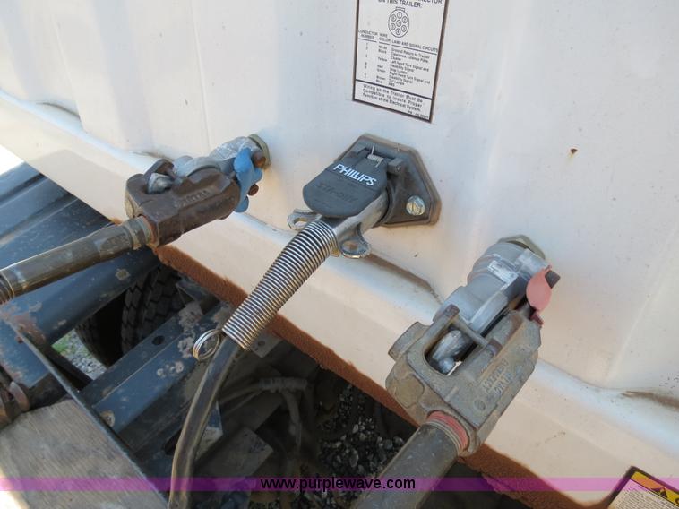 image for item B2463 2007 Jet double hopper grain trailer