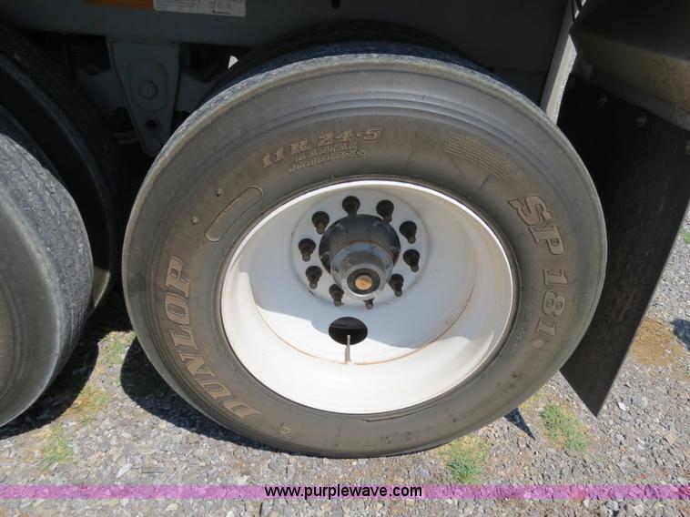 image for item B2463 2007 Jet double hopper grain trailer