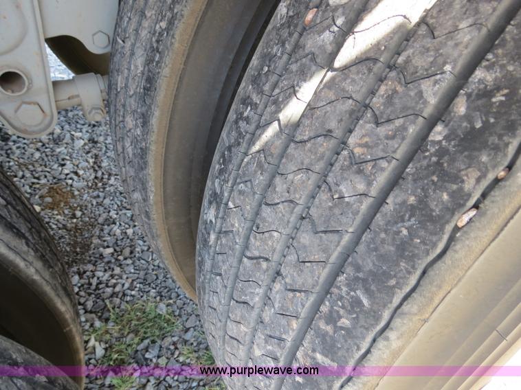 image for item B2463 2007 Jet double hopper grain trailer