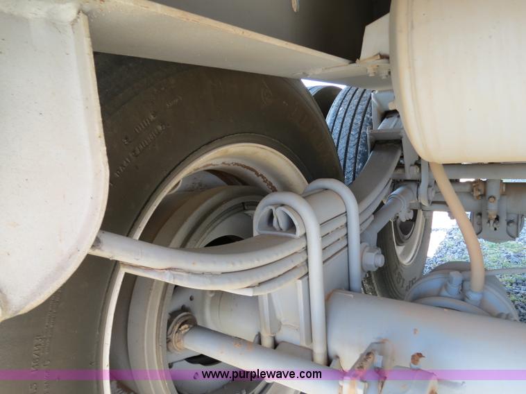 image for item B2463 2007 Jet double hopper grain trailer