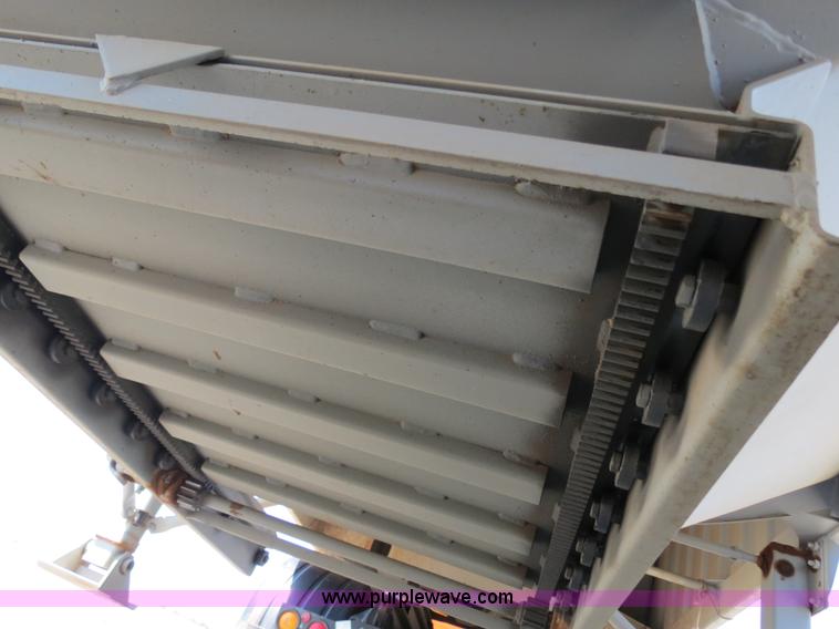 image for item B2463 2007 Jet double hopper grain trailer