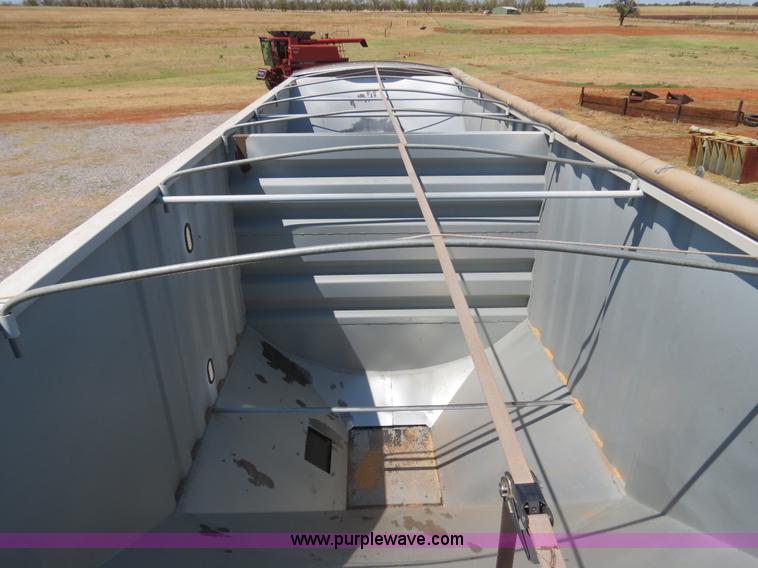 image for item B2463 2007 Jet double hopper grain trailer