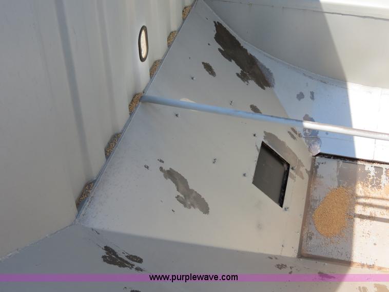 image for item B2463 2007 Jet double hopper grain trailer