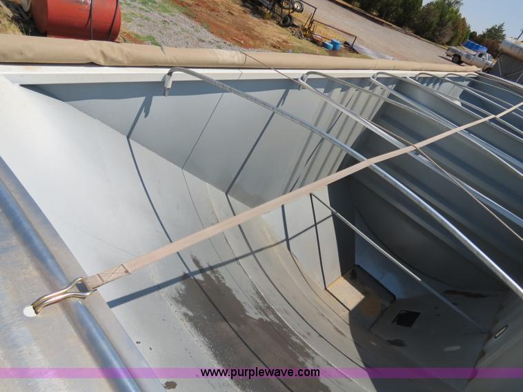 image for item B2463 2007 Jet double hopper grain trailer