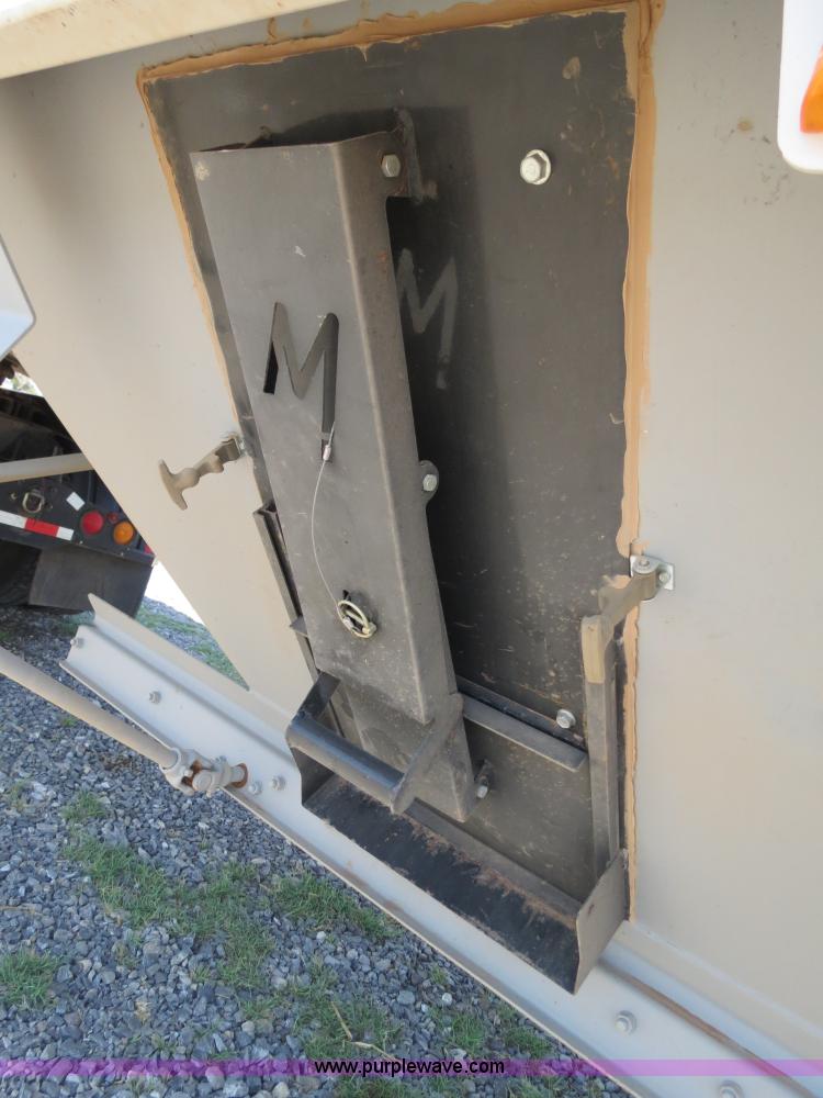 image for item B2463 2007 Jet double hopper grain trailer