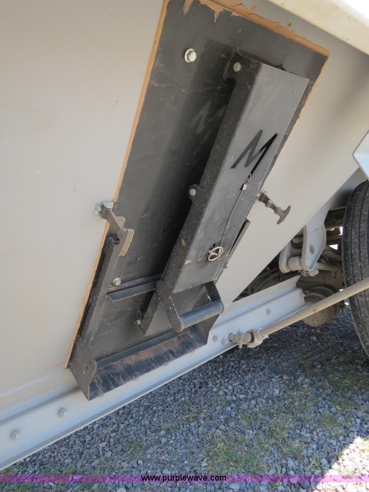 image for item B2463 2007 Jet double hopper grain trailer