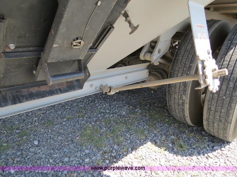 image for item B2463 2007 Jet double hopper grain trailer